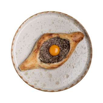 Хачапурі по-аджарськи з телятиною