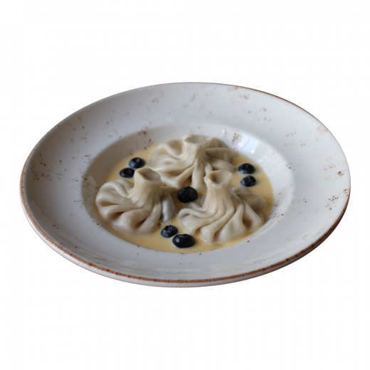 Хінкалі з лохиною у соусі сабайон