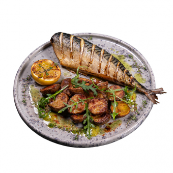 Запечена скумбрія з картоплею та грузинськими спеціями